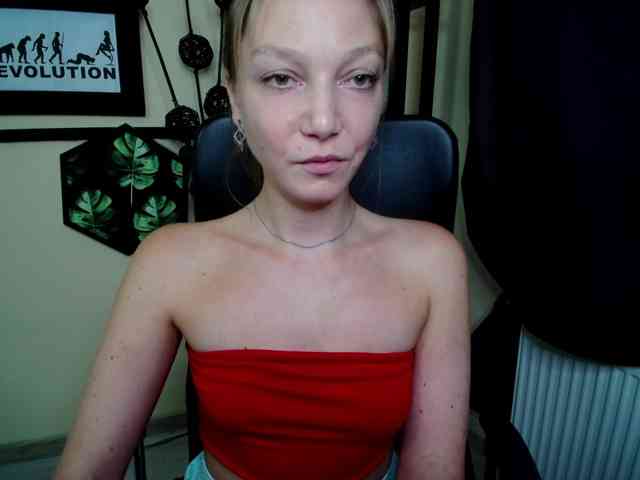 Model: EmillyExtasy