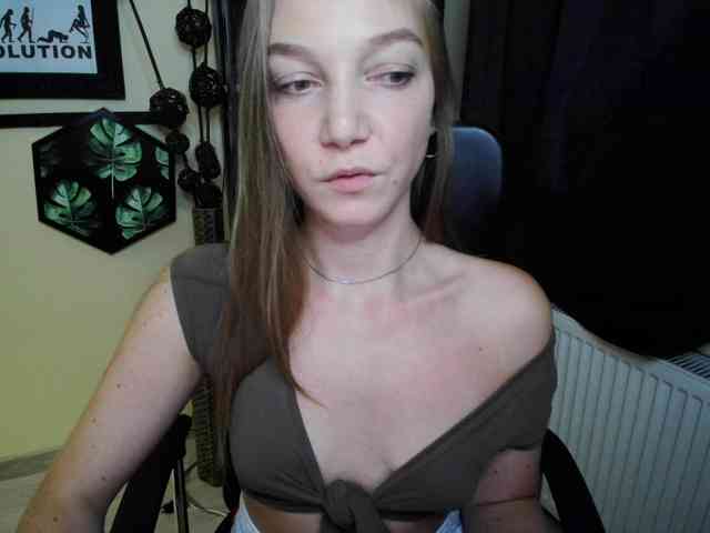 Model: EmillyExtasy