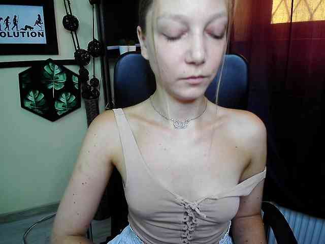 EmillyExtasy webcam