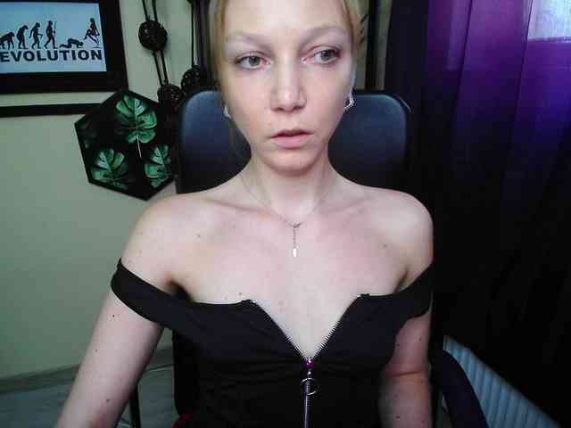 Model: EmillyExtasy