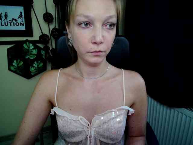 Model: EmillyExtasy