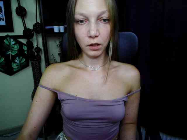 Model: EmillyExtasy