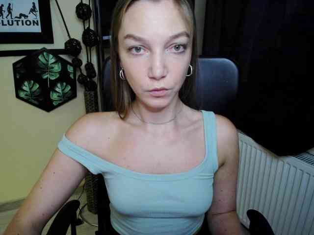 Model: EmillyExtasy