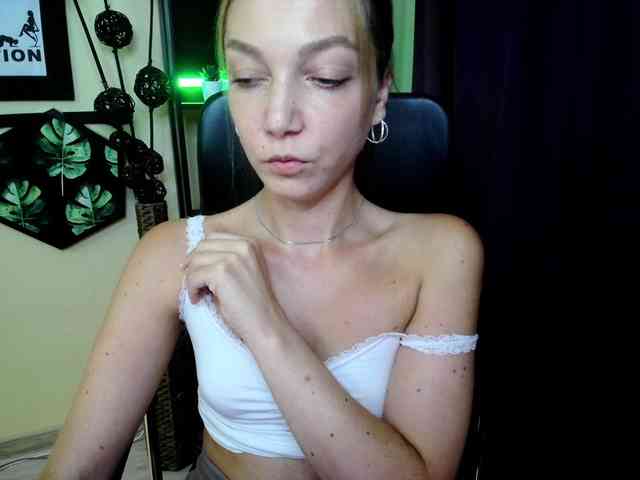 EmillyExtasy webcam