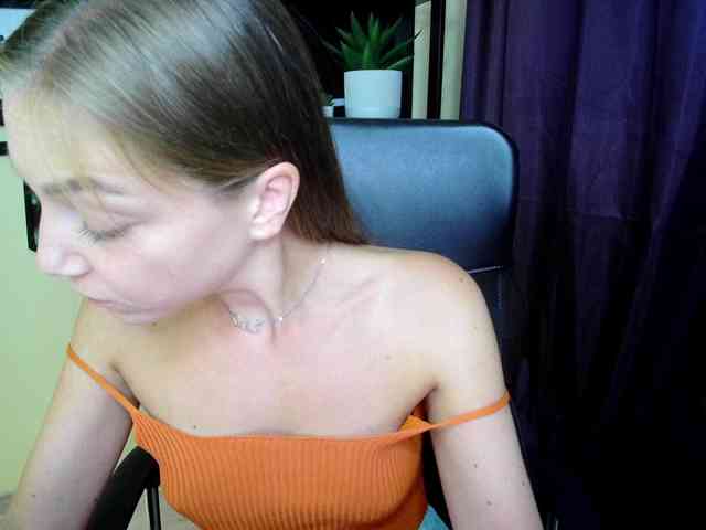 Model: EmillyExtasy