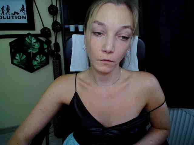 Model: EmillyExtasy