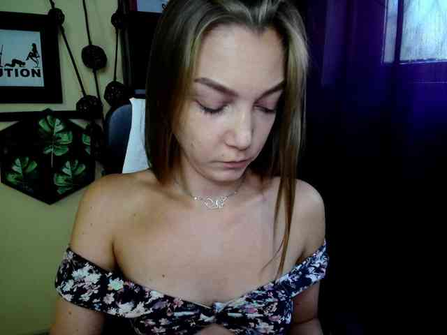 Model: EmillyExtasy