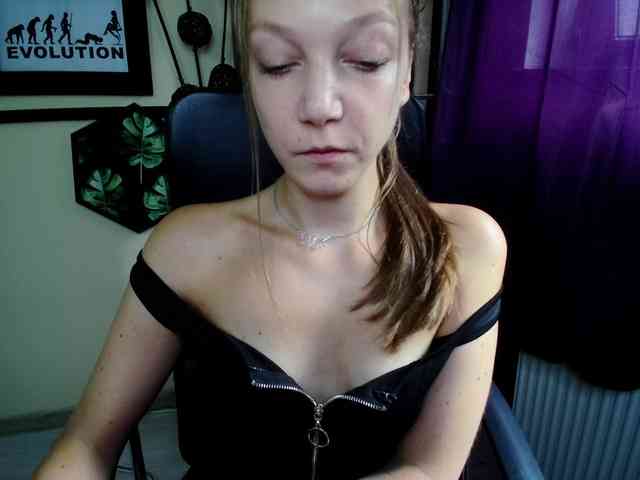 Model: EmillyExtasy