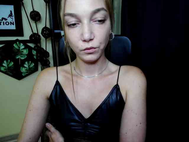 Model: EmillyExtasy