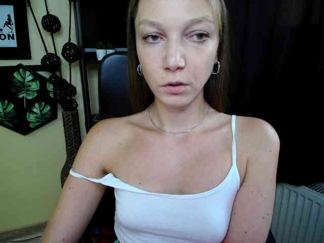 Model: EmillyExtasy