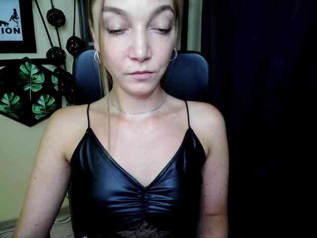 Model: EmillyExtasy
