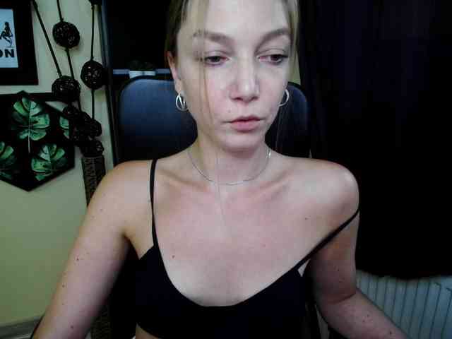 Model: EmillyExtasy