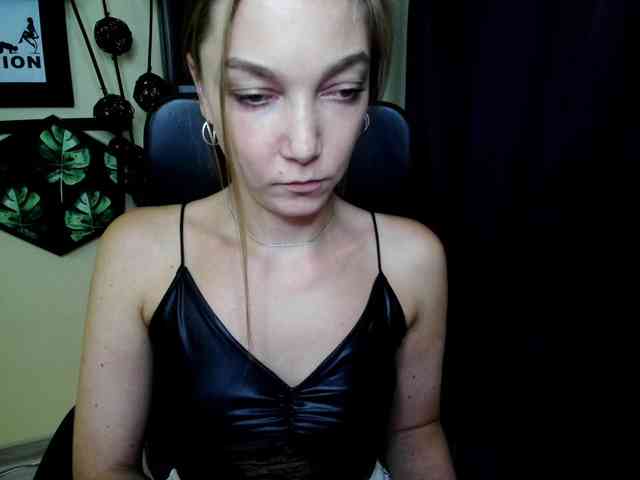 Model: EmillyExtasy
