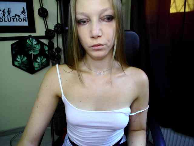 Model: EmillyExtasy