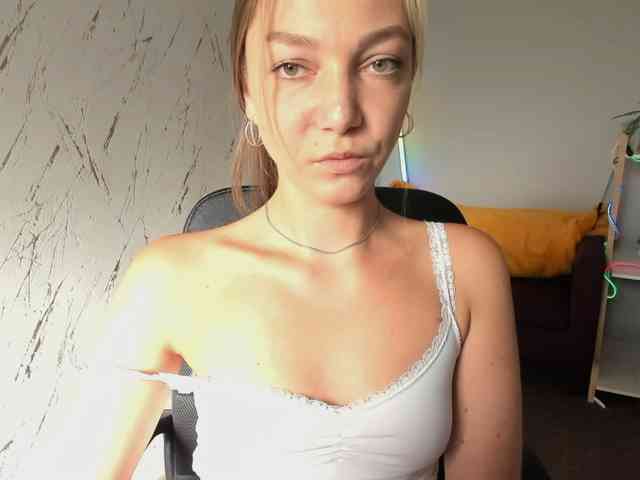 Model: EmillyExtasy
