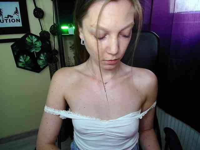 EmillyExtasy webcam