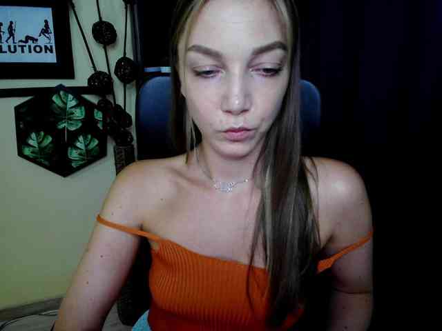 Model: EmillyExtasy