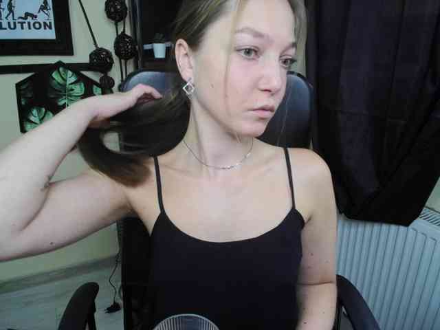 Model: EmillyExtasy