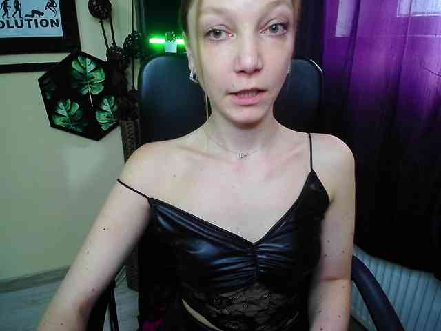 Model: EmillyExtasy