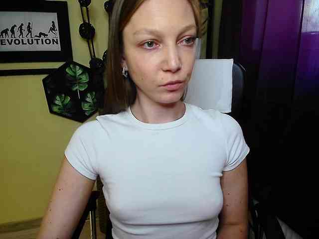 Model: EmillyExtasy