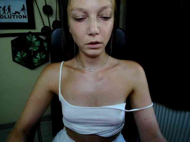 Model: EmillyExtasy