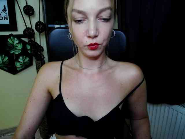 Model: EmillyExtasy