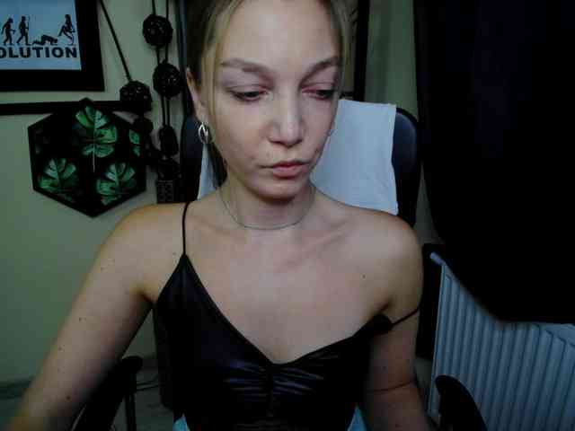 Model: EmillyExtasy