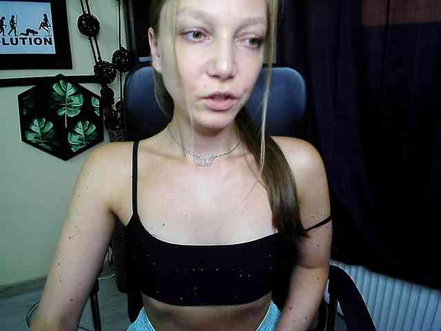 Model: EmillyExtasy