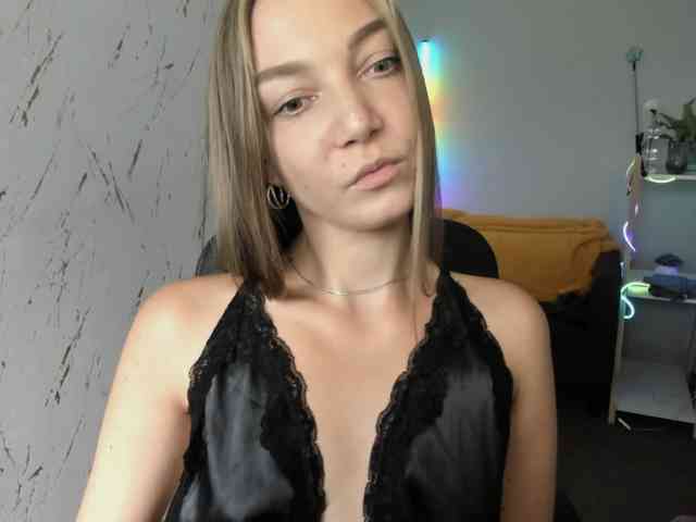 Model: EmillyExtasy