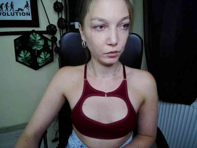 Model: EmillyExtasy