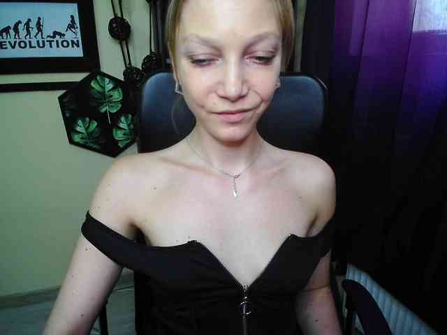 Model: EmillyExtasy