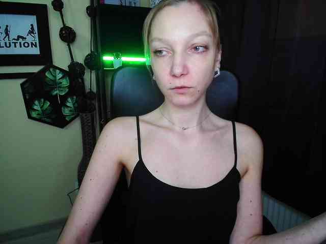 Model: EmillyExtasy