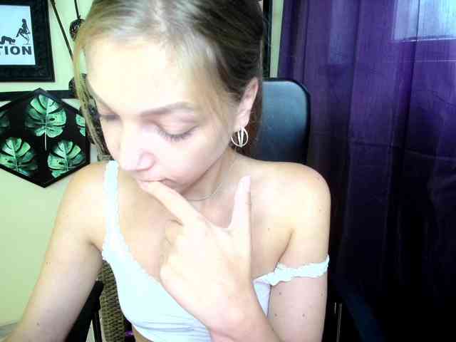 Model: EmillyExtasy