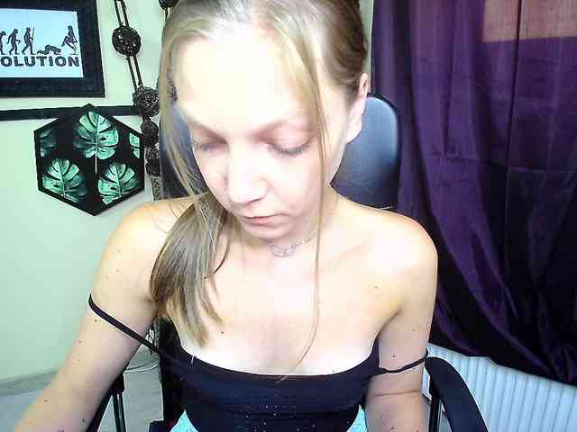 Model: EmillyExtasy