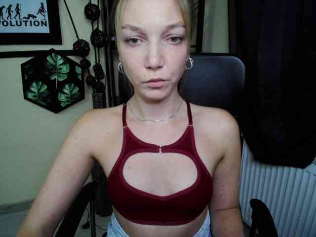 Model: EmillyExtasy