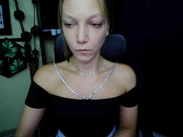 Model: EmillyExtasy