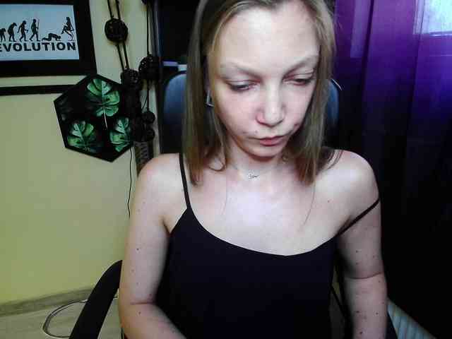 Model: EmillyExtasy