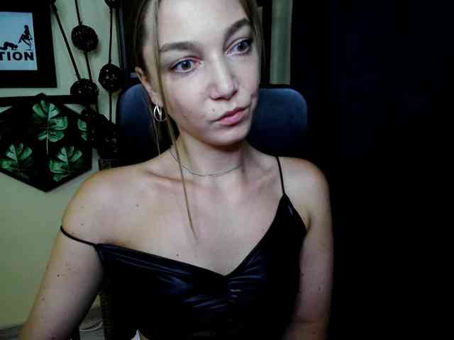 Model: EmillyExtasy
