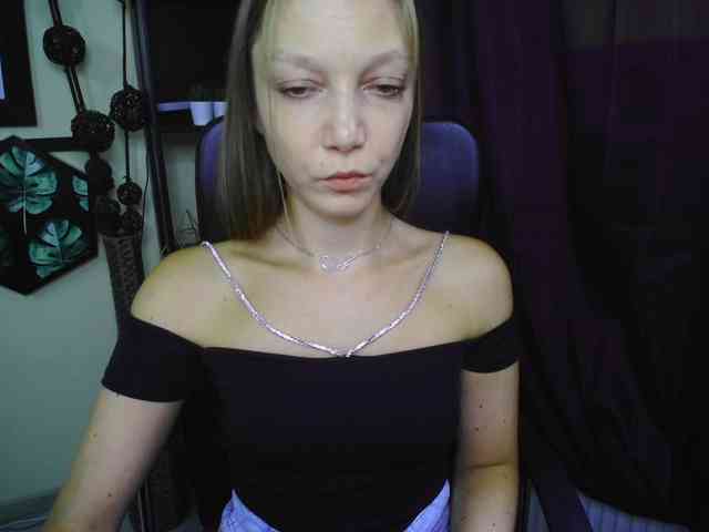 Model: EmillyExtasy