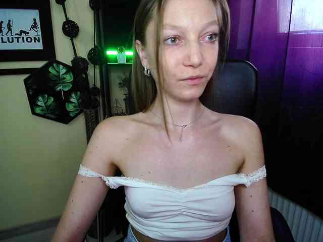 Model: EmillyExtasy