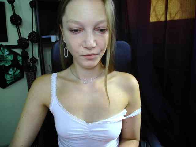 Model: EmillyExtasy