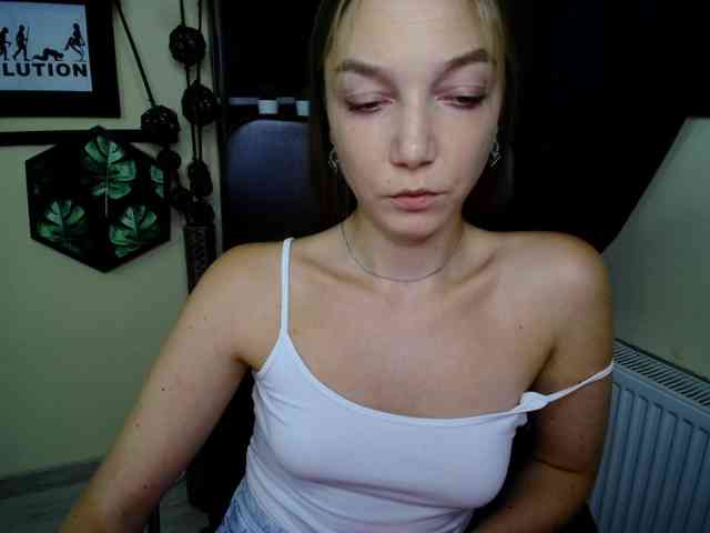 Model: EmillyExtasy