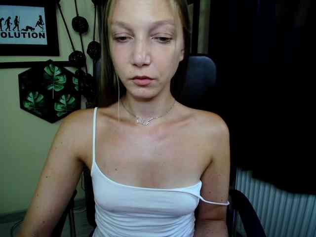 Model: EmillyExtasy