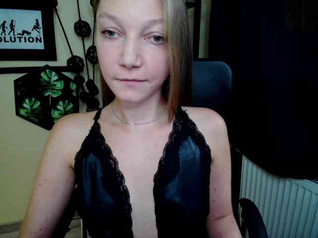 Model: EmillyExtasy
