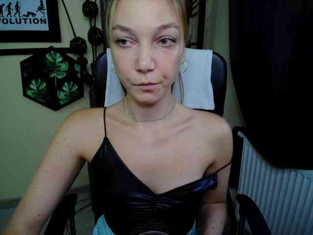 Model: EmillyExtasy