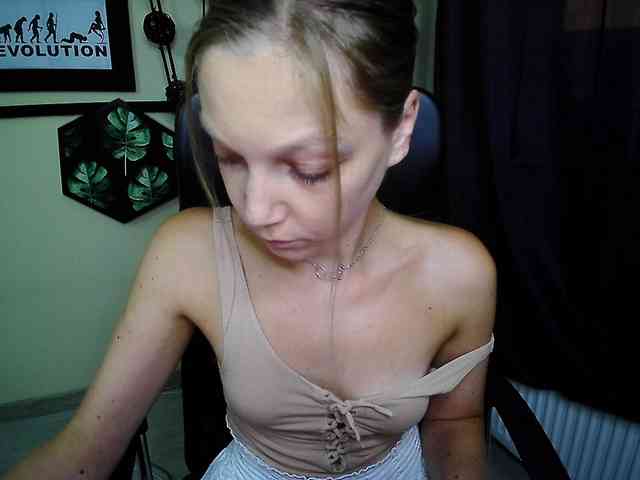 Model: EmillyExtasy