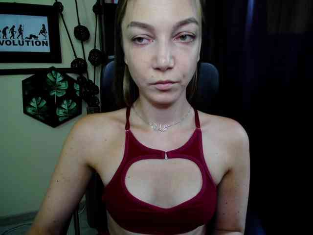 Model: EmillyExtasy