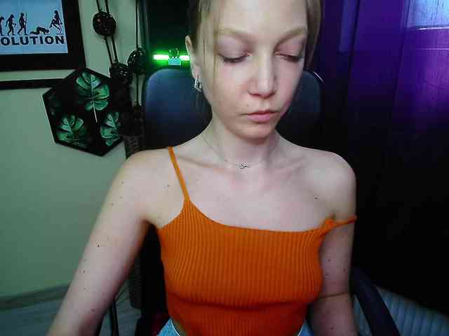 Model: EmillyExtasy
