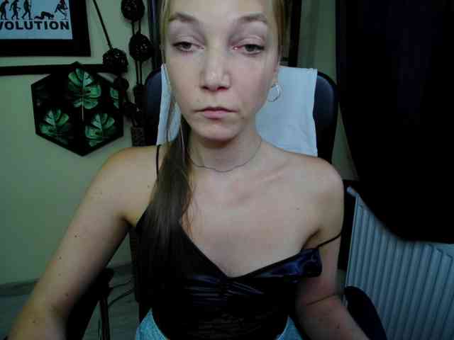 Model: EmillyExtasy