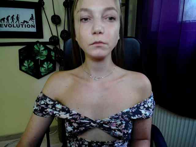 Model: EmillyExtasy